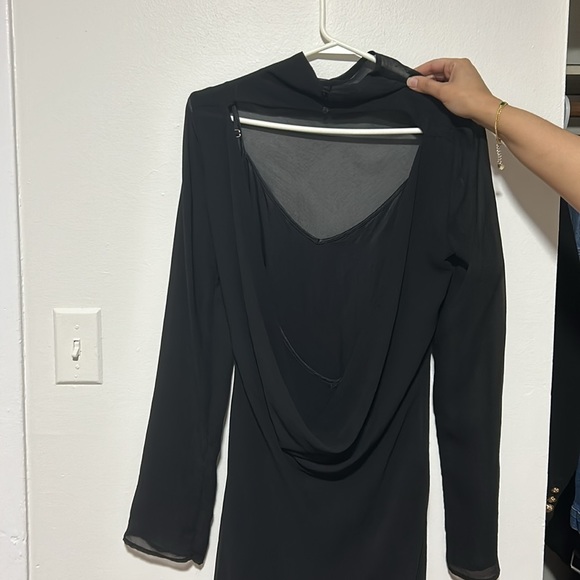 Long black gown - Picture 2 of 2